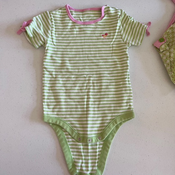 💕💚💕An adorable set of matching shorts and shirt. GAP 18-24M - Picture 10 of 17